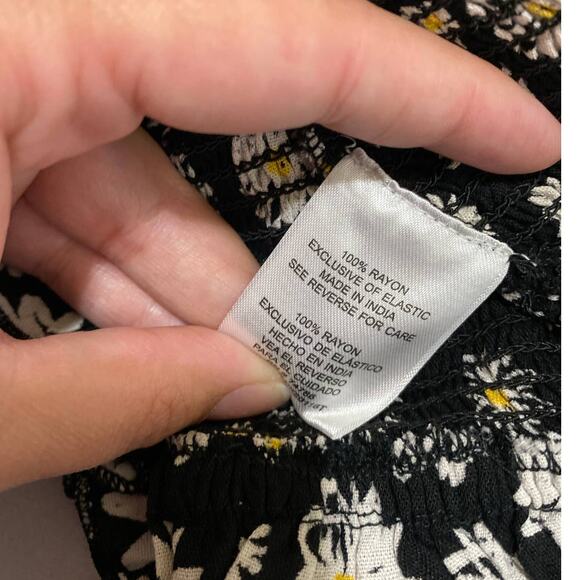 Patrons of Peace Womens Black Floral Smocked Crop Tank Top NEW Small - Picture 7 of 10